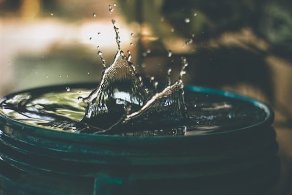 Comment choisir la capacité d'une cuve de récupération d'eau de pluie pour un jardin de taille moyenne?